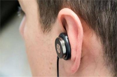 Do Earphones Transfer Your Personal Data?