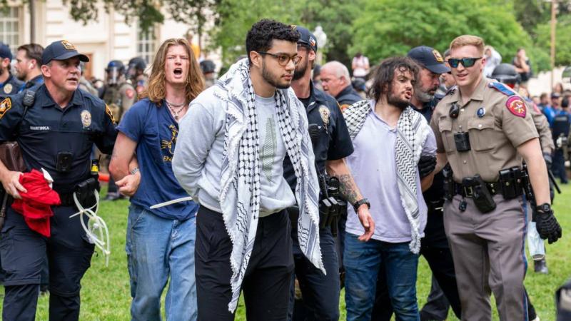 Protests Expand at U.S. Universities.. Biden Stresses Freedom of Expression