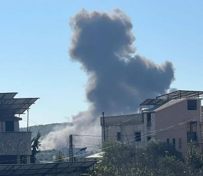 Intense Israeli Airstrikes Hit Homes in Southern Lebanon