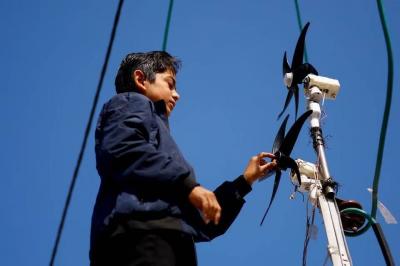 "Gaza's Newton" Lights Up His Family Tent