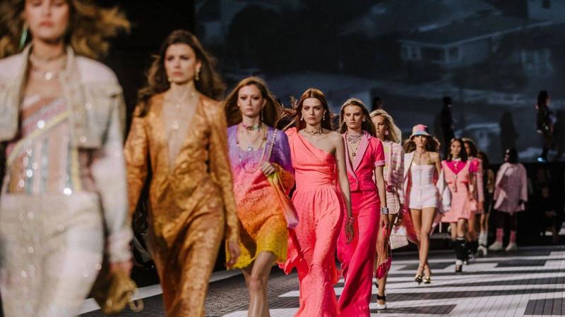 Tragic End for a Model Due to a Photo