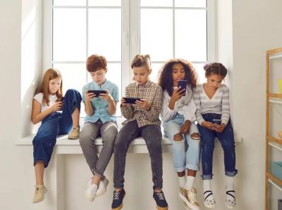 The Damage of Phones on Children: Discover It!