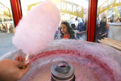 Video: Cotton Candy Seller Moves Egyptians to Tears