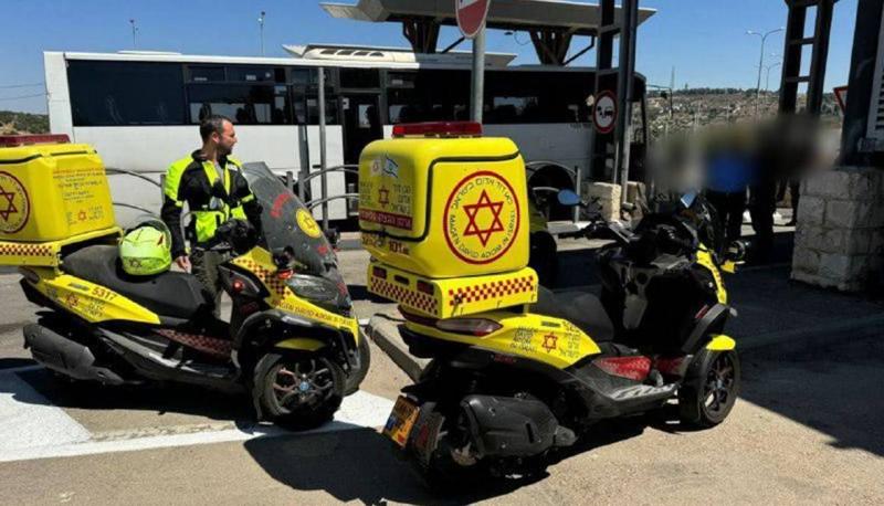 Stabbing of Israeli Police Officer in Jerusalem... Attacker Killed (Video)