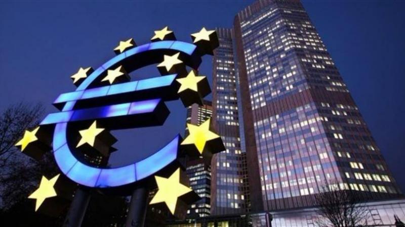 Euro Rises After Signals from ECB Officials