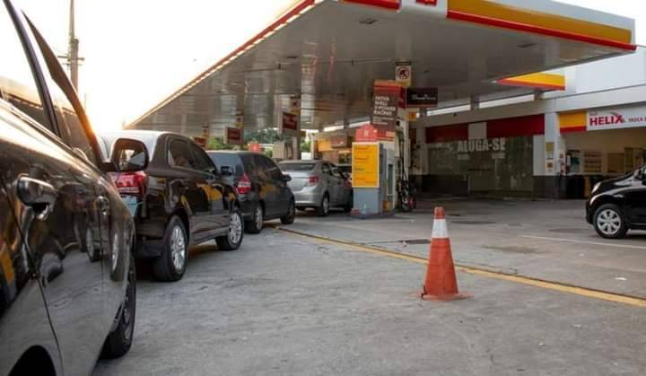 Gasoline in Dollars... and Prices without a Ceiling