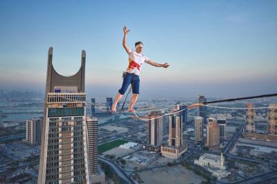 Record for Walking on the Longest Illuminated Rope in the World Achieved in Qatar