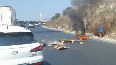 Video - Man Cuts Off Dbayeh Highway