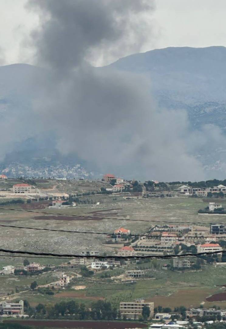 Israeli Airstrikes on Border Villages.. Hezbollah Responds