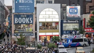 Two Women Compete for the Position of Tokyo Governor