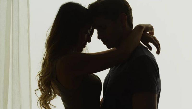 Study: Physical Contact with Someone Reduces Pain and Improves Mental Health