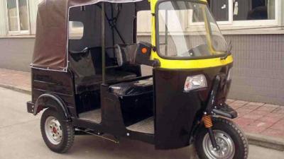 Video - "Tuk Tuk" Causes Dispute Between Security Forces and Citizens