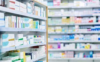 Attack on Pharmacy in Algeria with Daggers and Bars (Video)