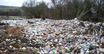 # Expected Difficulties in UN Talks on a Treaty for Managing Plastic Waste