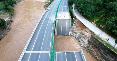Bridge Collapse: 20 Dead in Floods in China