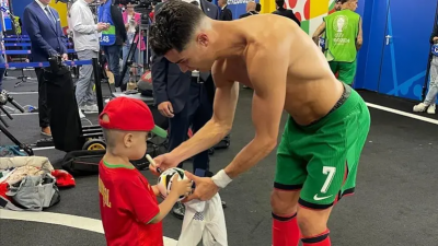 Ronaldo Fulfills the Dream of a Syrian Child Suffering from a Serious Illness