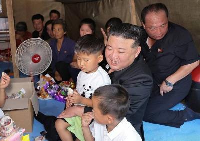 North Korean Leader Visits Flood-Damaged Area (Photos)