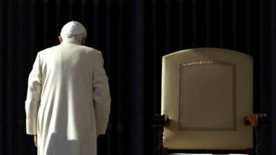 The World Says Goodbye to the Blessed Pope in a Humble Funeral