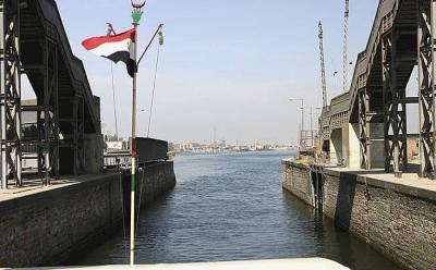 Title: Tourist Boat Strands in the Nile, Rescuing 80 Passengers