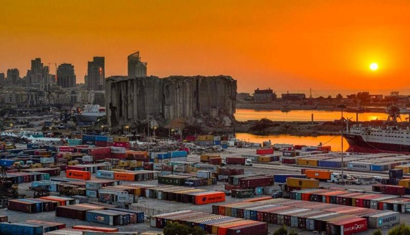 إخراج الحاويات الغذائية من مرفأ بيروت بدأ