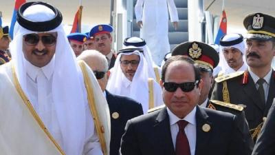 الرئيس المصري وأمير قطر يتفقان على ضرورة تعزيز التعاون الثنائي