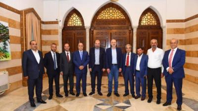 مولوي تابع قضية وقف تصدير المنتجات إلى الدول العربية