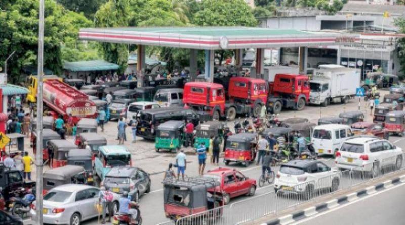 نفاد الوقود في سريلانكا المفلسة