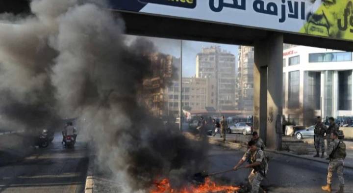 Lebanon in the Eye of the Chaos Storm: A Frantic Race Between the Collapse of the Lira and the Judicial System