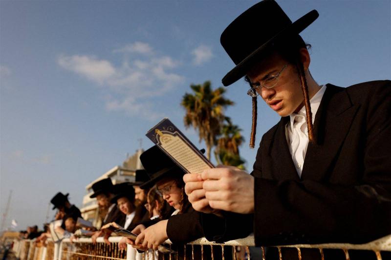 The Israeli Army Faces Two Options for Recruiting 