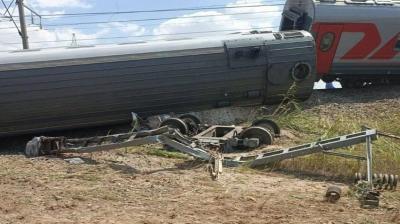 Russia: Train Derails and Injuries Reported (Video)