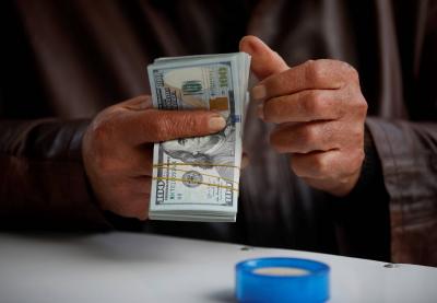 Dollar Declines as Market Awaits Federal Reserve Chair's Testimony in Congress