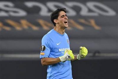 Will Goalkeeper Bono Win the "Yashin" Award?