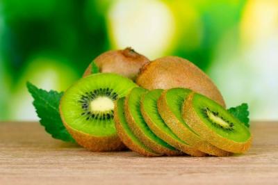 An "Unusual" Way to Eat Kiwi!