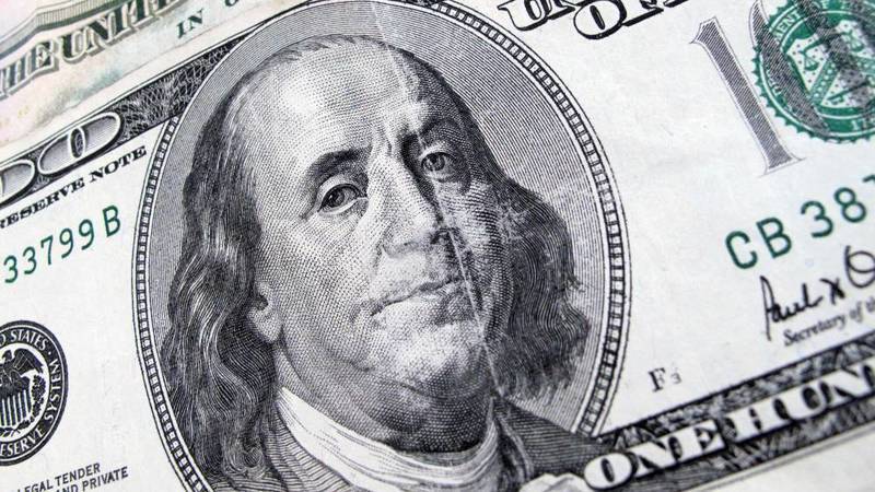 Dollar Falls After Increase in U.S. Unemployment Claims