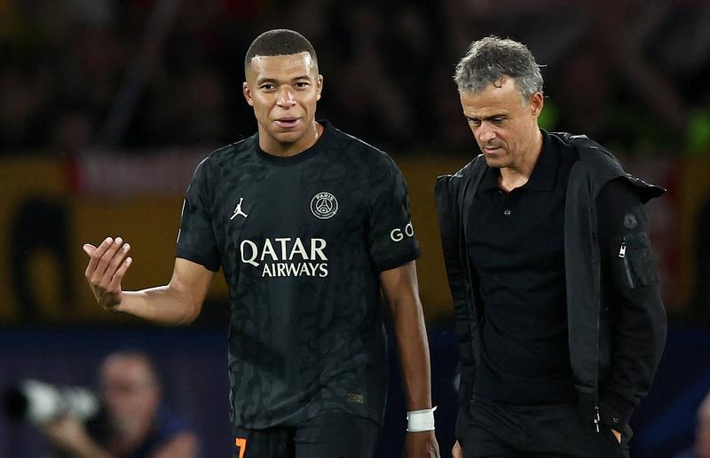 The Standoff Between Mbappé and Enrique: Who Will Raise the White Flag to Write History?