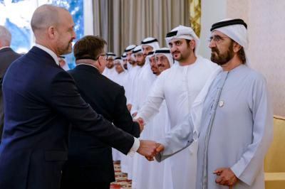 Mohammed bin Rashid Meets Emirates Airline Leaders