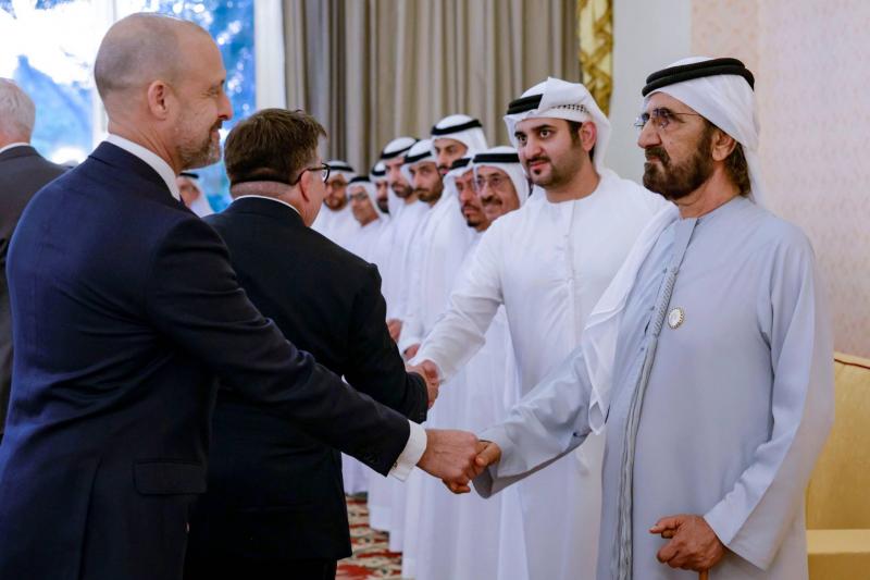 Mohammed bin Rashid Meets Emirates Airline Leaders