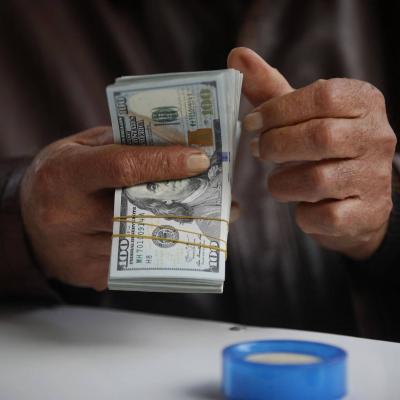 Dollar Declines After U.S. Credit Rating Downgrade