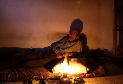 Patients Struggling to Breathe Amid Heat and Power Cuts in Gaza