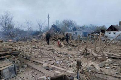 Russia Launches Waves of Strikes with Missiles and Drones on Ukraine
