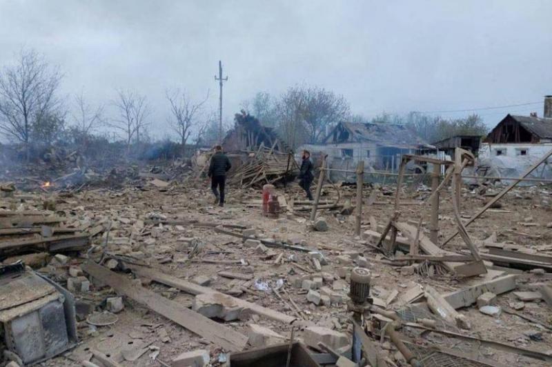 Russia Launches Waves of Strikes with Missiles and Drones on Ukraine