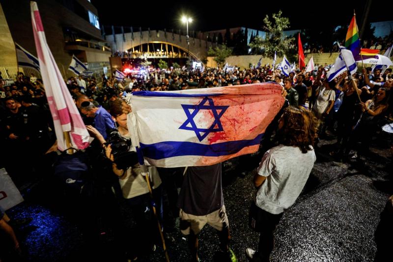 Judicial Amendment Involves Economic and Political Risks for Netanyahu