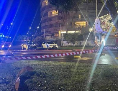 Helicopter Crashes into Hotel in Tourist City in Australia (Video)