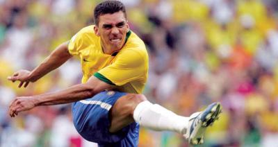 Brazilian Defender Filipe Luis Honored Before Retirement