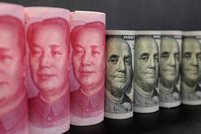 Dollar Heads for Longest Weekly Winning Streak Since 2014 as Yuan Declines