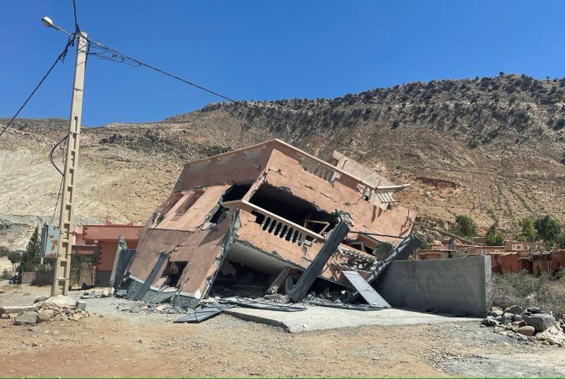The Mystery of the Blue Flashes Before Earthquakes