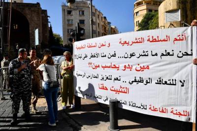 Pictures: Under the Slogan "Save Official Education"... A Sit-in by Contract Teachers