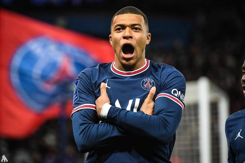 Mbappé's Surprising Reaction When Asked About the Best: Ronaldo or Messi (Video)