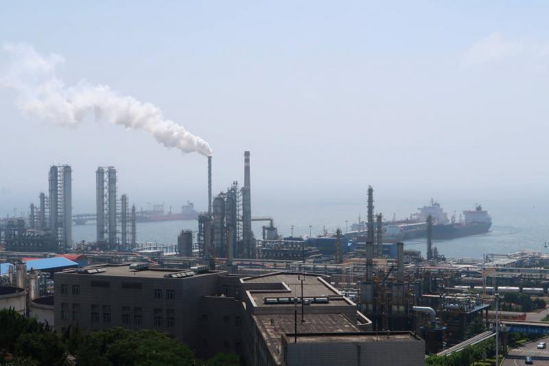 Chinese LNG Buyers Expand After Increase in US and Qatari Contracts