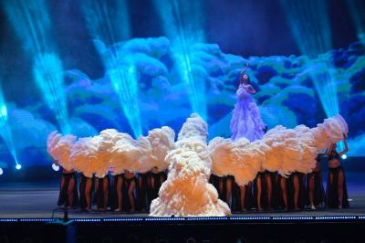 "Rise" Beirut.. The "Mayas" troupe dazzles the world once again! (Video)